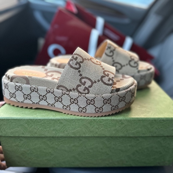 Gucci Angelina GG slides - Picture 1 of 6
